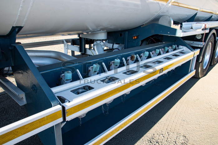  2010 GRW 50 000Lt Tri-Axle Bridging Fuel Tanker Trailer 
